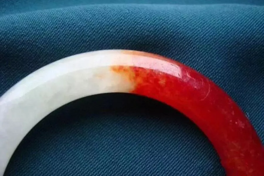 带血的玉卖了60万？别傻了！戴错不仅破财，还&hellip;&hellip;